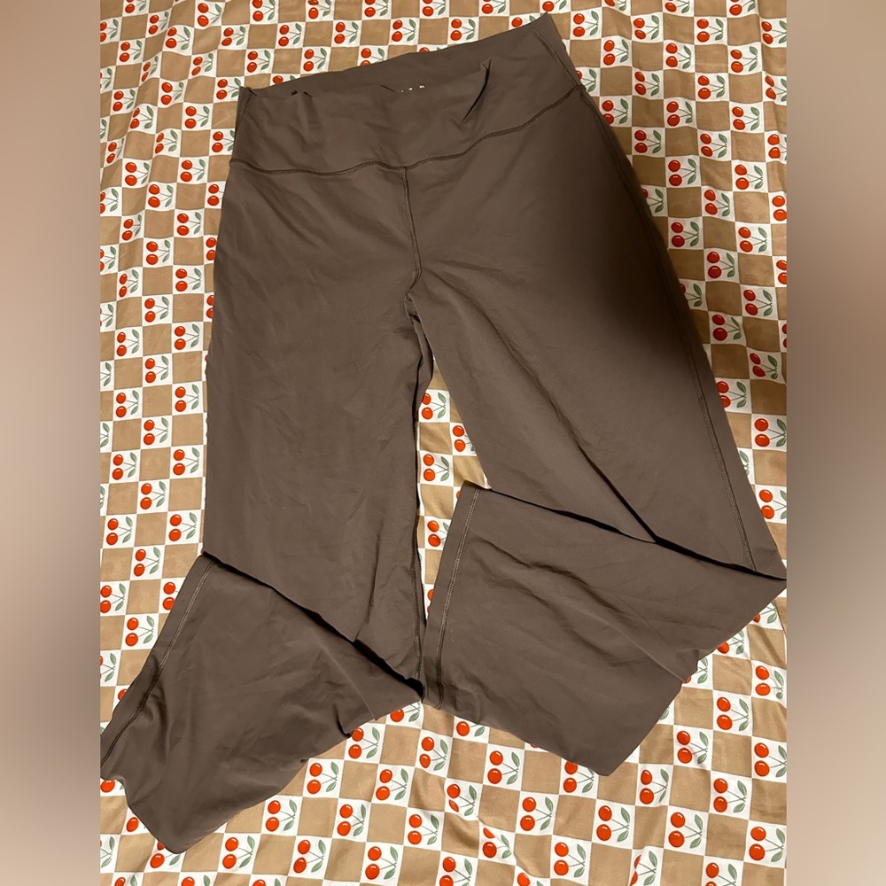 Aritzia TNA butter atmosphere wide high rise legging🤍